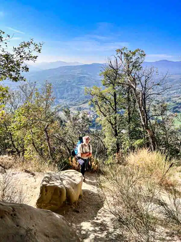 Panorama verso la valle dall'interno della grotta dei Piatti