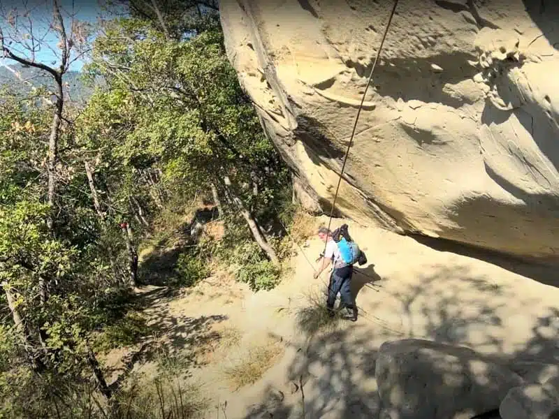 Oltre le grotte di Soprasasso verso la cascata di Labante
