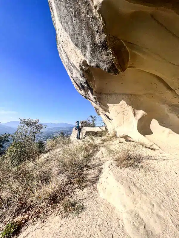 sotto la grotta di Soprasasso