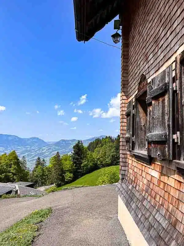 Scandole tipiche dell'architettura montana Svizzera