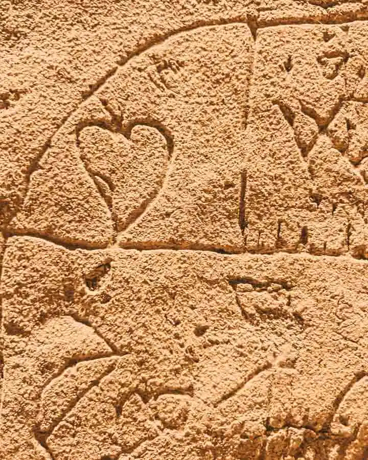 I graffiti dei pellegrini alla Rocca dei Terzi