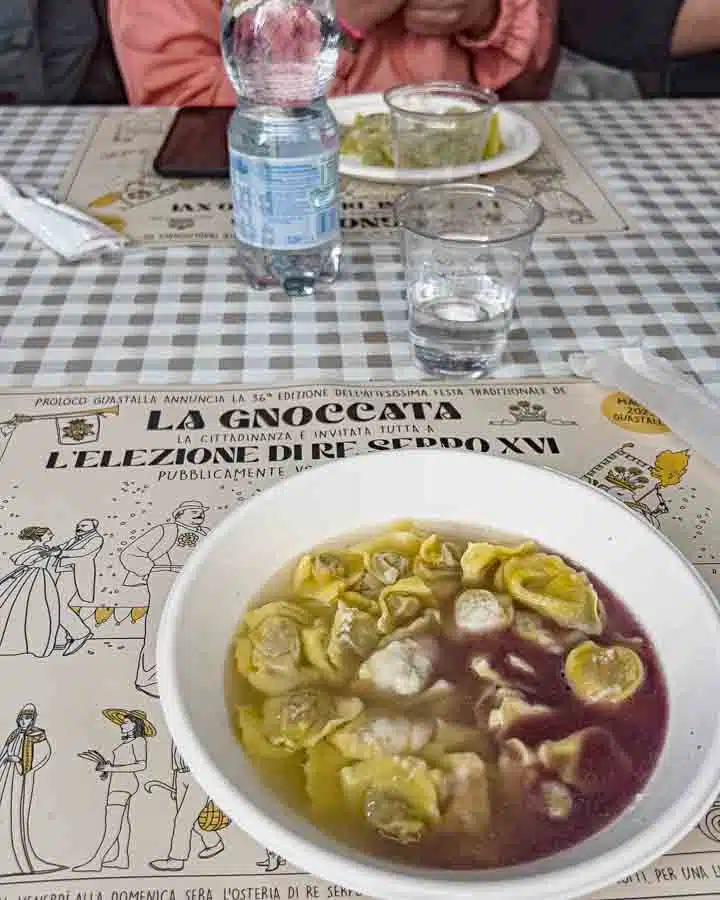 tortellini in brodo con lambrusco